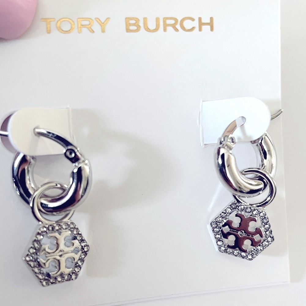 ❌PRICE DROP❌BNWT TORI BURCH HUGGIES PAVE ROUND/SILVER/CRYSTAL EARRINGS.